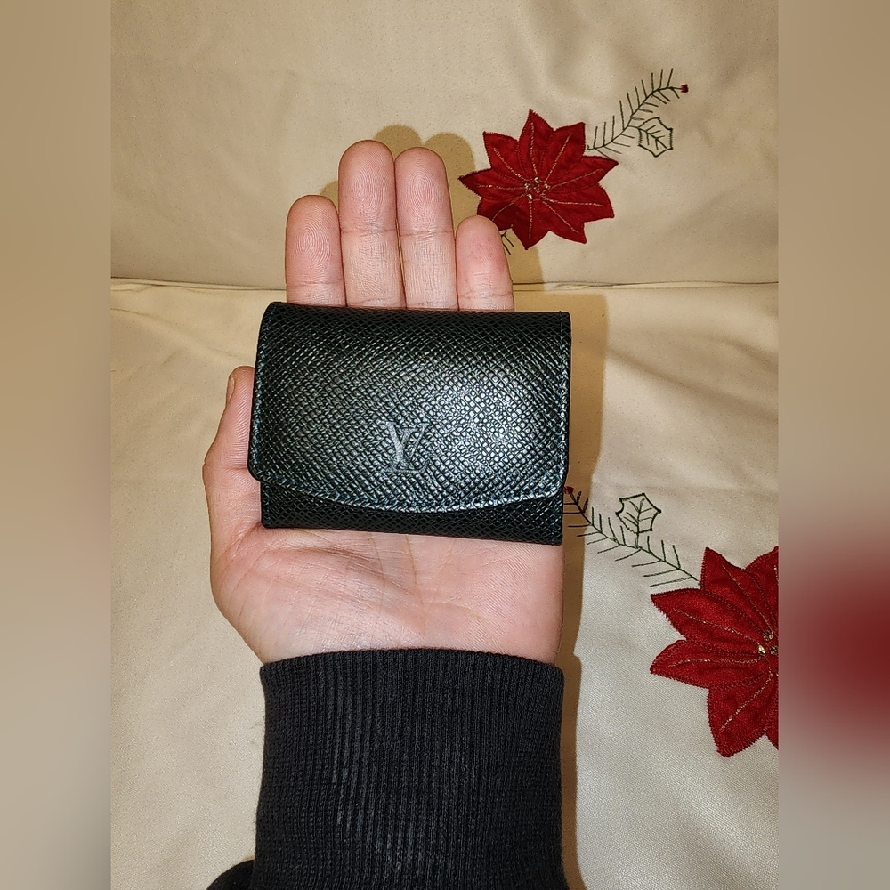 LOUIS VUITTON TAIGA LEATHER CUFF LINKS CASE